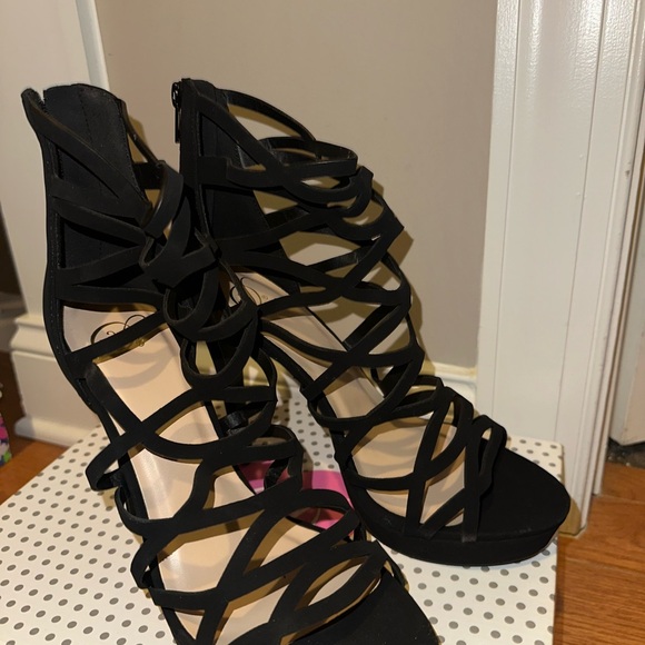 Elegant Black Strappy Heels - Picture 2 of 4